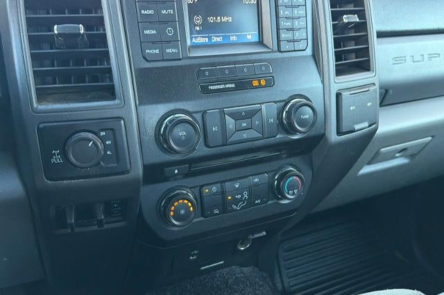 2017 Ford Super Duty F-350 SRW Lariat