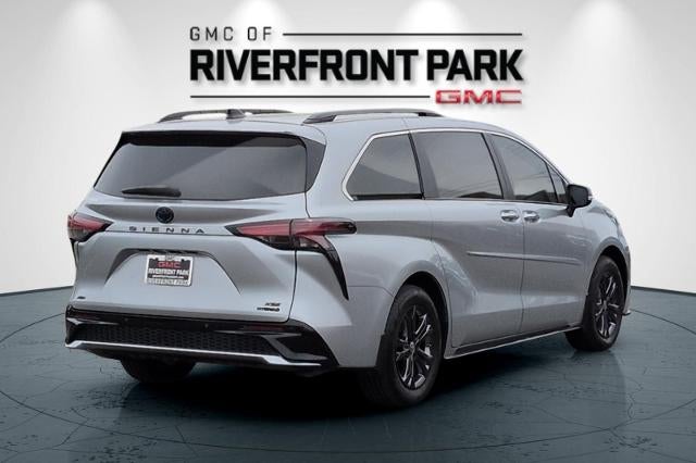2024 Toyota Sienna LE