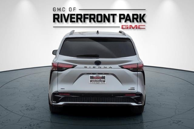 2024 Toyota Sienna LE