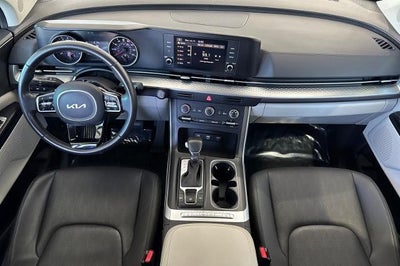 2024 Kia Carnival LX