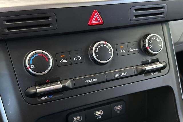 2024 Kia Carnival LX