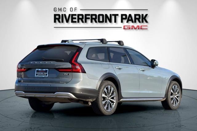 2022 Volvo V90 Cross Country Base