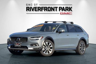 2022 Volvo V90 Cross Country Base