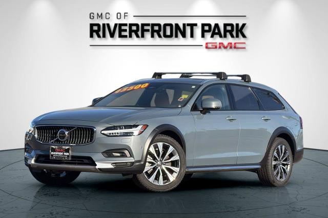 2022 Volvo V90 Cross Country Base