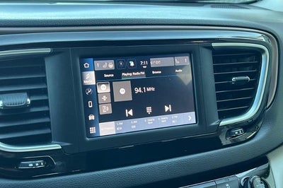 2023 Chrysler Voyager LX