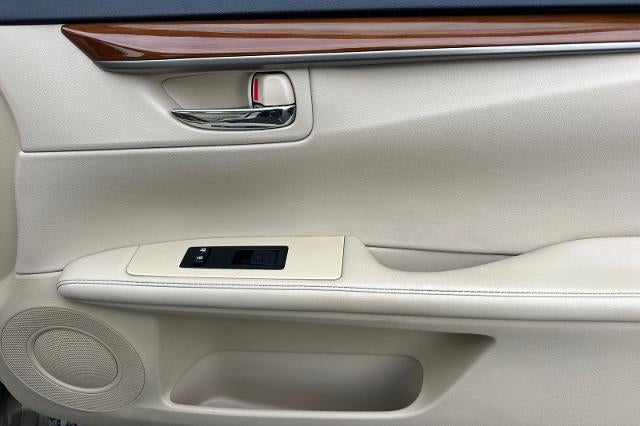 2013 Lexus ES 300h Hybrid