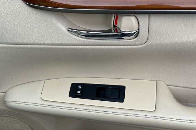 2013 Lexus ES 300h Hybrid