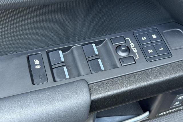 2024 Land Rover Defender V8