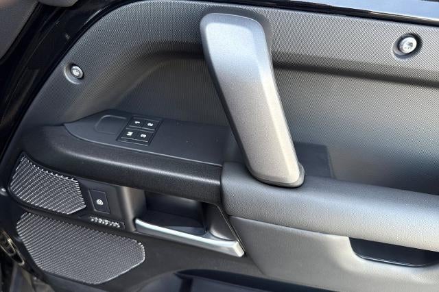 2024 Land Rover Defender V8