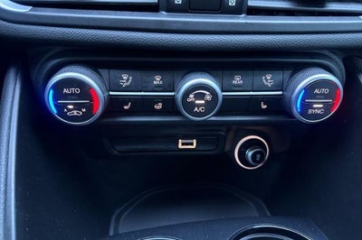 2023 Alfa Romeo Giulia BASE